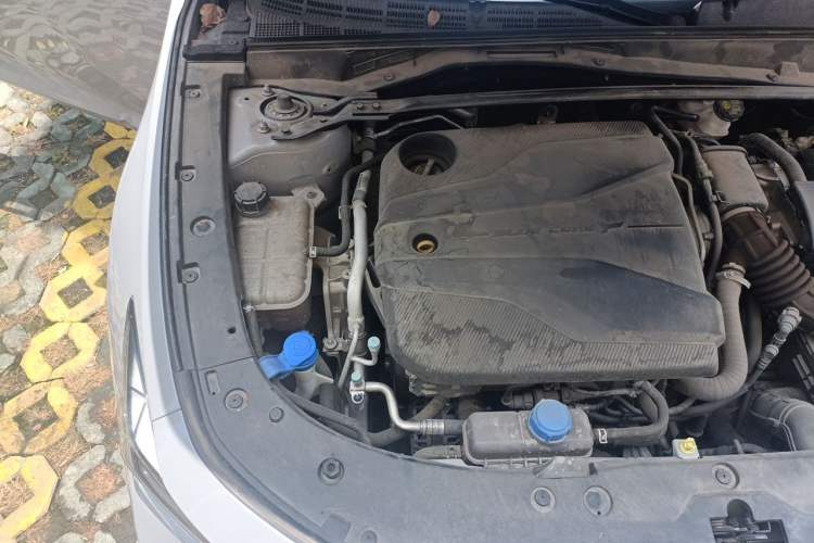 Used CHANGAN UNI-V 2022 1.5T Prestige Version Engine Bay Right