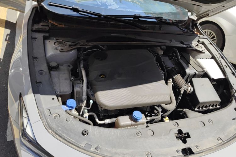 Used CHANGAN UNI-V 2022 1.5T Prestige Version Engine Bay Right