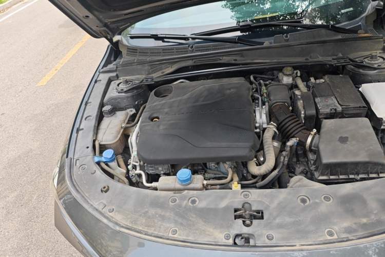 Used CHANGAN UNI-V 2022 1.5T Prestige Version Engine Bay Right