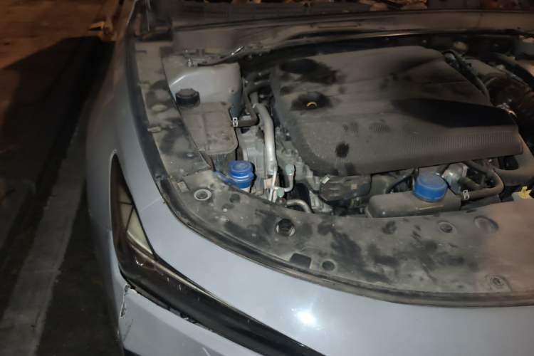 Used CHANGAN UNI-V 2022 1.5T Prestige Version Engine Bay Right