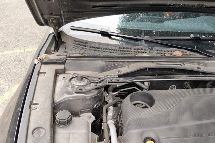 Used CHANGAN UNI-V 2022 1.5T Prestige Version Engine Bay Right