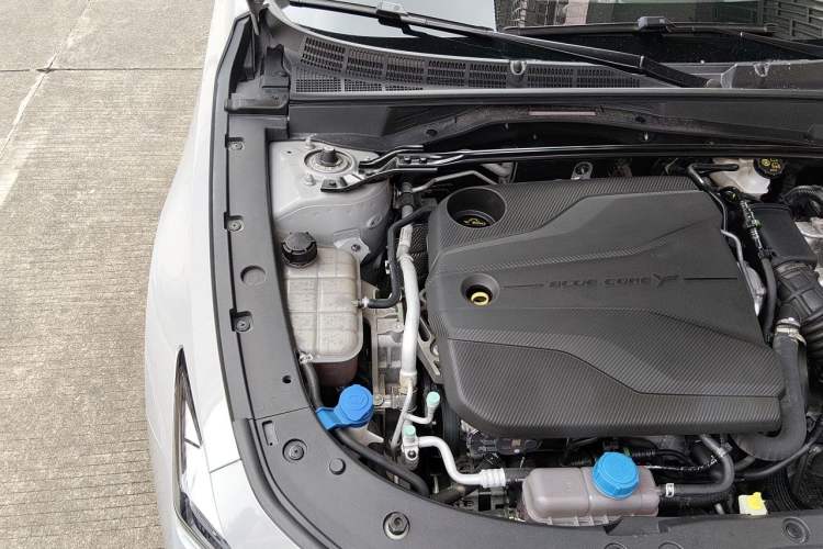 Used CHANGAN UNI-V 2022 1.5T Prestige Version Engine Bay Right
