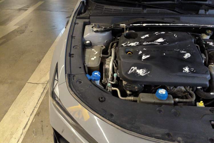 Used CHANGAN UNI-V 2022 1.5T Sport Edition Engine Bay Right