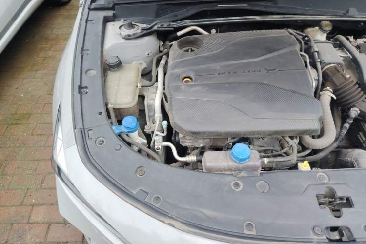 Used CHANGAN UNI-V 2022 1.5T Prestige Version Engine Bay Right