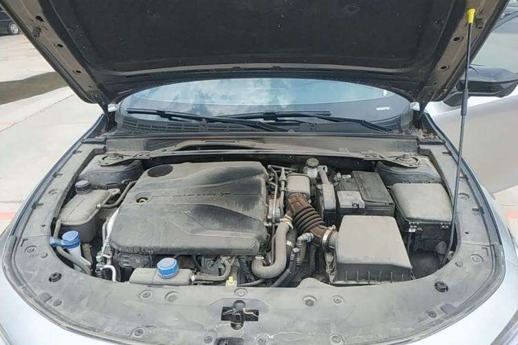 Used CHANGAN UNI-V 2022 1.5T Prestige Version Engine Bay
