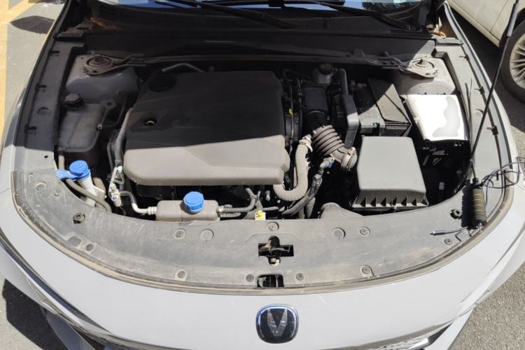 Used CHANGAN UNI-V 2022 1.5T Prestige Version Engine Bay
