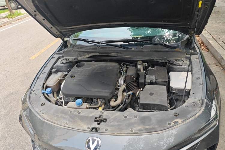 Used CHANGAN UNI-V 2022 1.5T Prestige Version Engine Bay