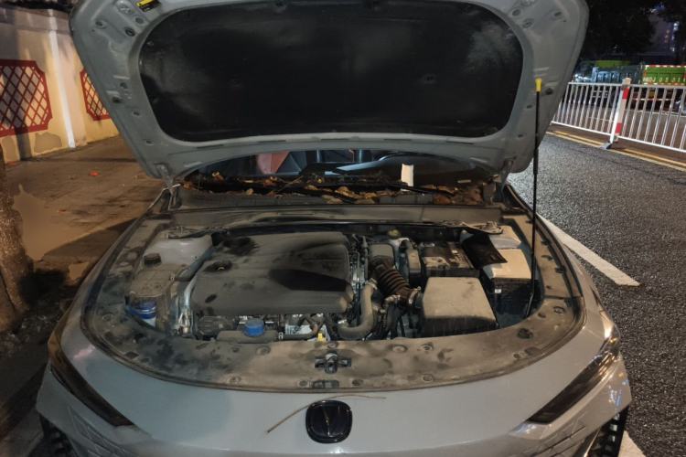 Used CHANGAN UNI-V 2022 1.5T Prestige Version Engine Bay