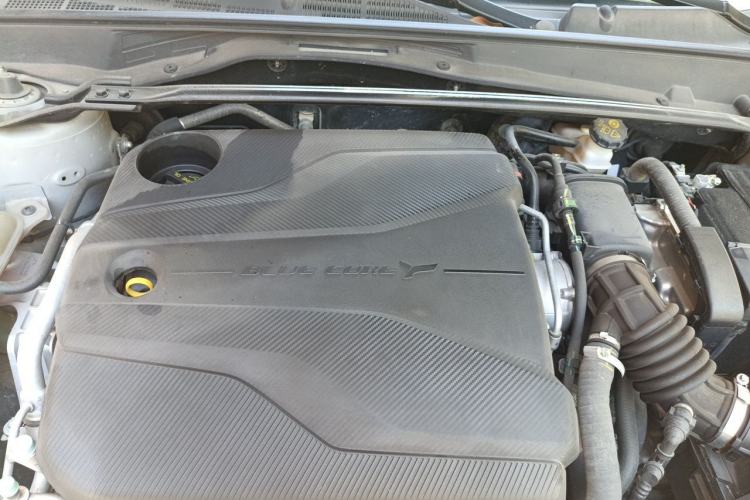 Used CHANGAN UNI-V 2022 1.5T Prestige Version Engine Bay