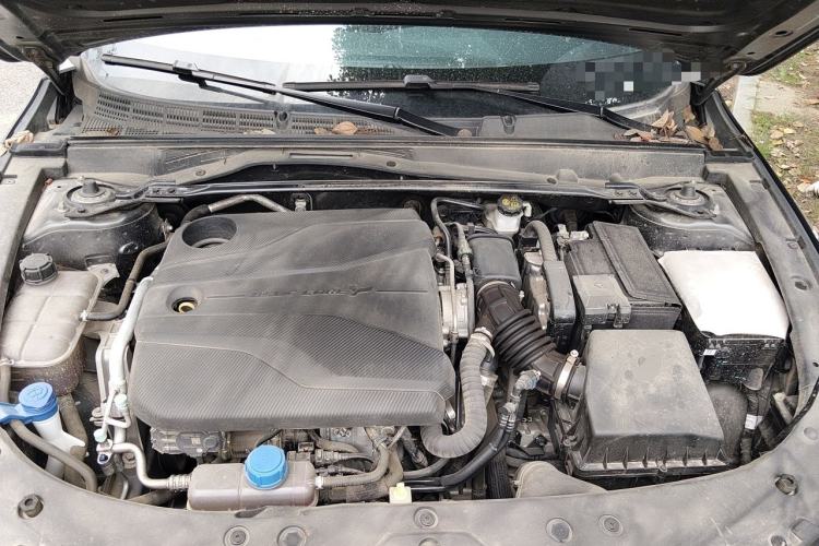 Used CHANGAN UNI-V 2022 1.5T Prestige Version Engine Bay