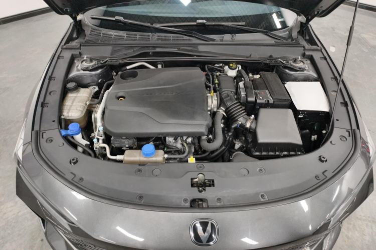 Used CHANGAN UNI-V 2022 1.5T Prestige Version Engine Bay