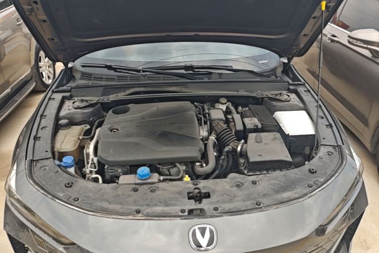 Used CHANGAN UNI-V 2022 1.5T Prestige Version Engine Bay