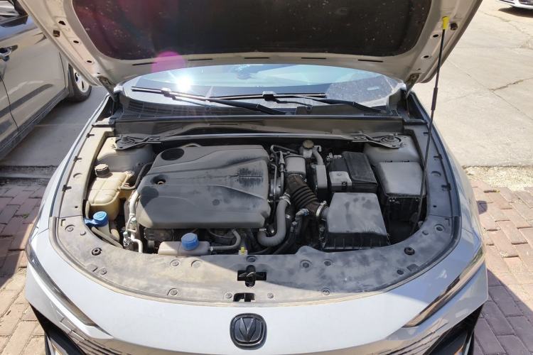Used CHANGAN UNI-V 2022 1.5T Sport Edition Engine Bay