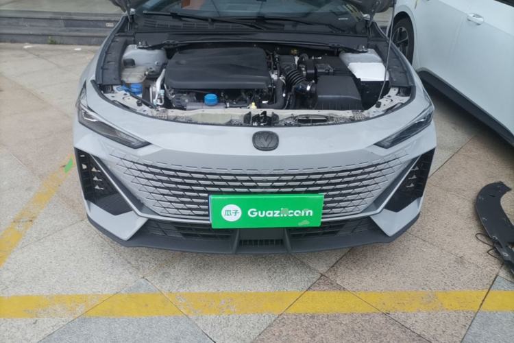 Used CHANGAN UNI-V 2022 1.5T Smart Navigation Version Engine Bay