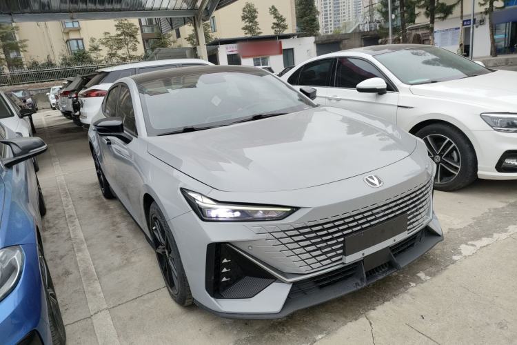 Used CHANGAN UNI-V 2022 1.5T Prestige Version Exterior 2