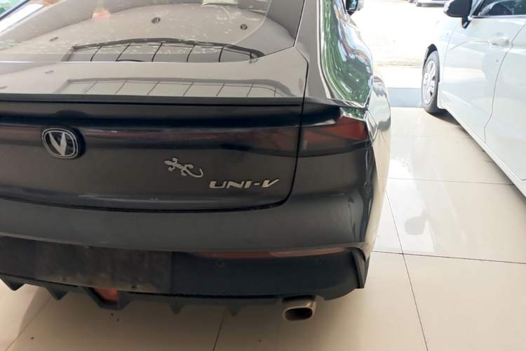Used CHANGAN UNI-V 2022 1.5T Smart Navigation Version Exterior 3