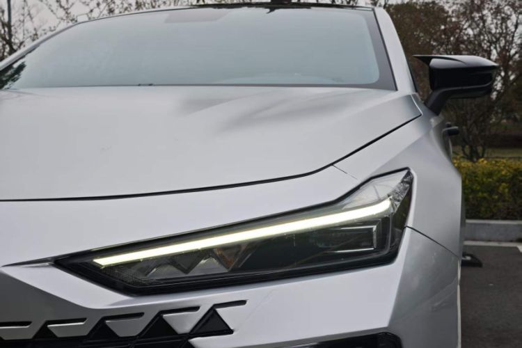 Used CHANGAN UNI-V 2022 1.5T Prestige Version Exterior 4