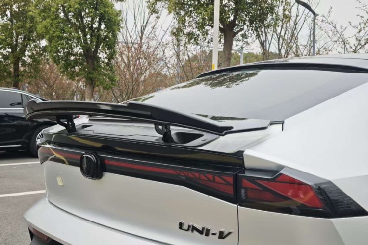 Used CHANGAN UNI-V 2022 1.5T Prestige Version Exterior 8