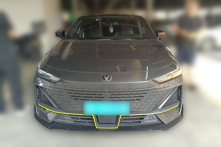 Used CHANGAN UNI-V 2022 1.5T Sport Edition Front