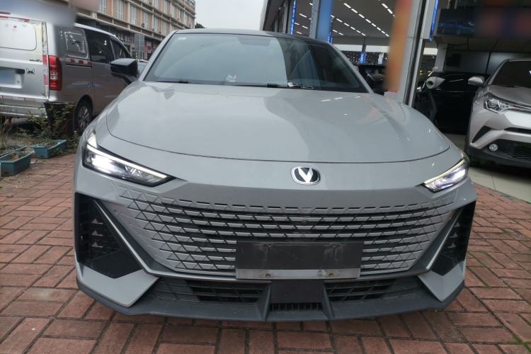 Used CHANGAN UNI-V 2022 1.5T Prestige Version Front