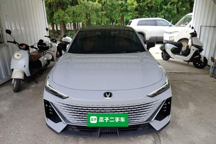 Used CHANGAN UNI-V 2022 1.5T Prestige Version Front