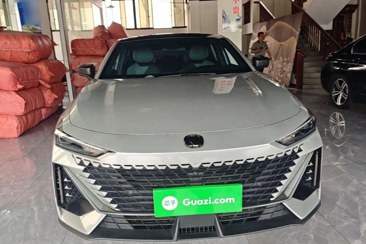 Used CHANGAN UNI-V 2022 1.5T Prestige Version Front