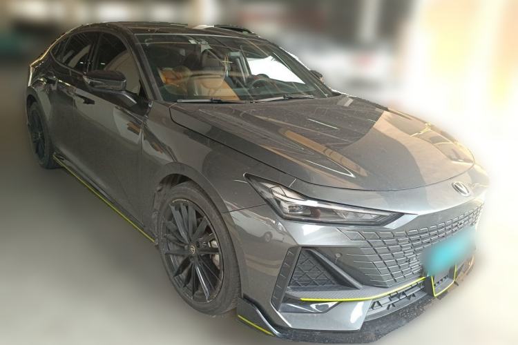 Used CHANGAN UNI-V 2022 1.5T Sport Edition Front Right 45 Deg