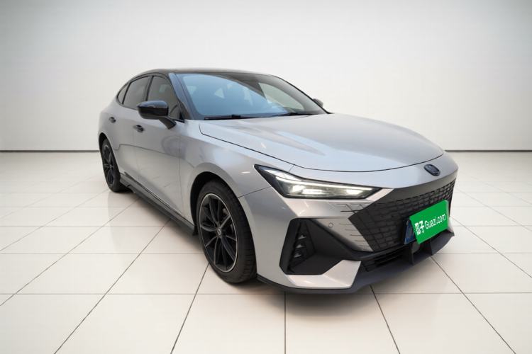 Used CHANGAN UNI-V 2022 1.5T Prestige Version Front Right 45 Deg
