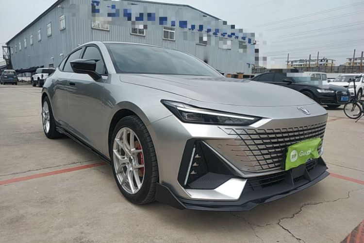 Used CHANGAN UNI-V 2022 1.5T Prestige Version Front Right 45 Deg