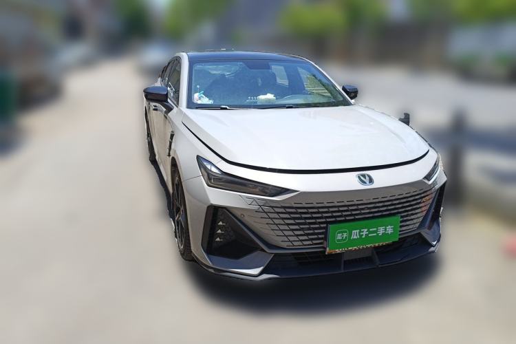 Used CHANGAN UNI-V 2022 1.5T Prestige Version Front Right 45 Deg