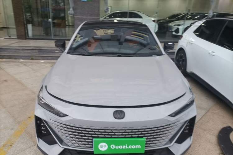 Used CHANGAN UNI-V 2022 1.5T Smart Navigation Version Front