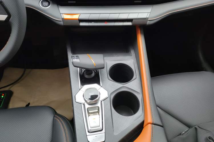 Used CHANGAN UNI-V 2022 1.5T Prestige Version Gear Lever