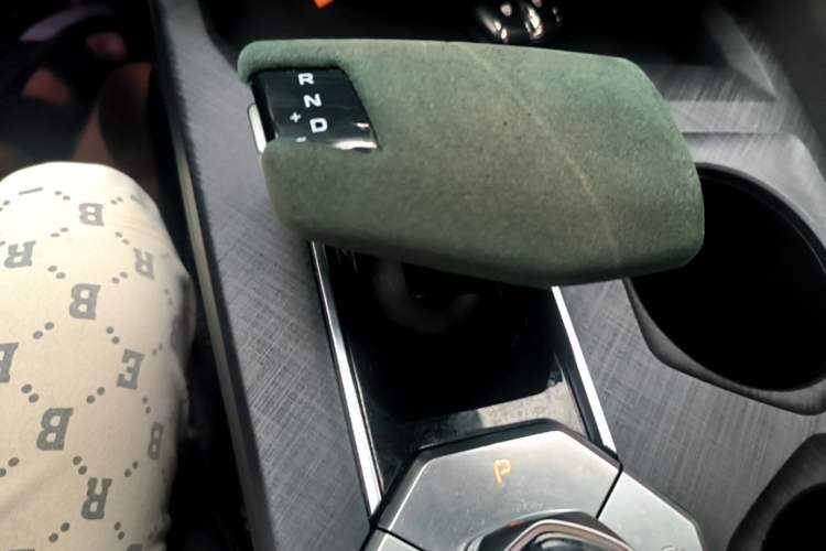Used CHANGAN UNI-V 2022 1.5T Prestige Version Gear Lever