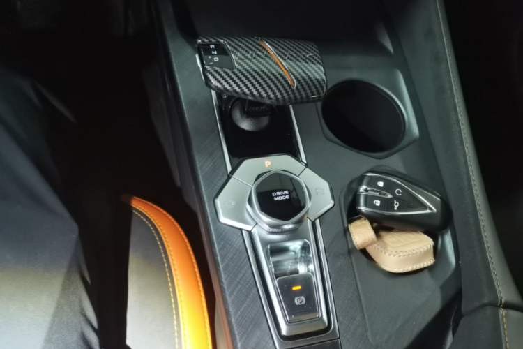 Used CHANGAN UNI-V 2022 2.0T Leading-Speed Edition Gear Lever