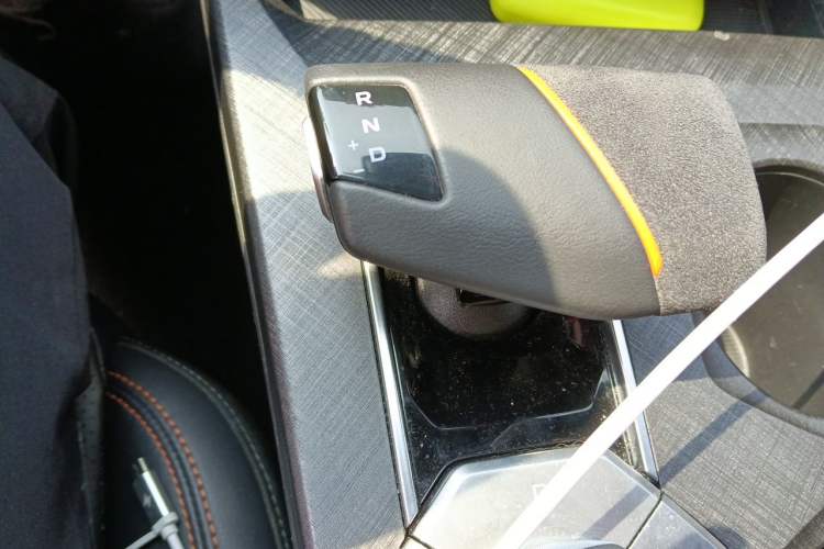 Used CHANGAN UNI-V 2022 1.5T Sport Edition Gear Lever