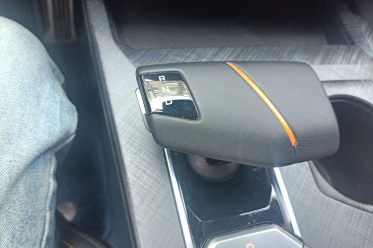 Used CHANGAN UNI-V 2022 1.5T Prestige Version Gear Lever