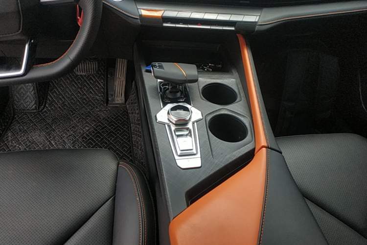 Used CHANGAN UNI-V 2022 1.5T Prestige Version Gear Lever