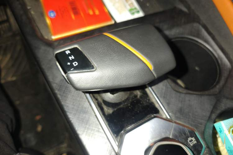 Used CHANGAN UNI-V 2022 1.5T Prestige Version Gear Lever