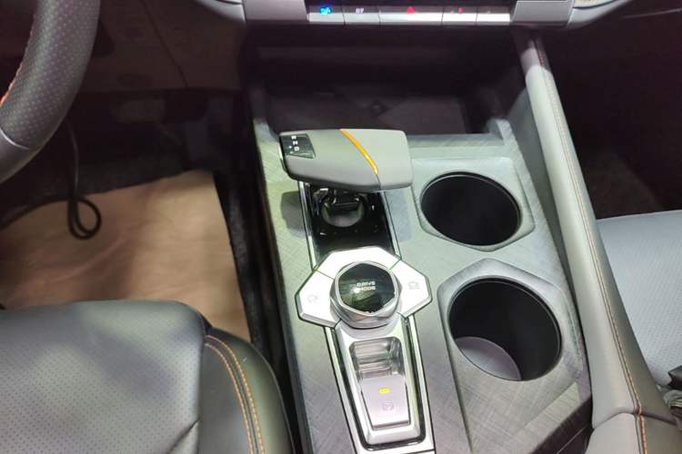 Used CHANGAN UNI-V 2022 1.5T Prestige Version Gear Lever