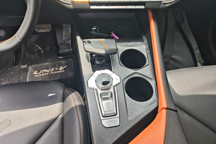 Used CHANGAN UNI-V 2022 1.5T Prestige Version Gear Lever