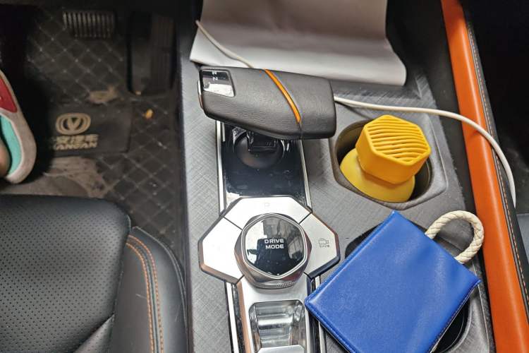 Used CHANGAN UNI-V 2022 1.5T Prestige Version Gear Lever