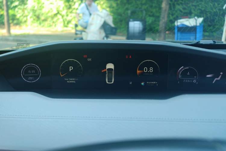 Used CHANGAN UNI-V 2022 1.5T Smart Navigation Version Instrument Cluster