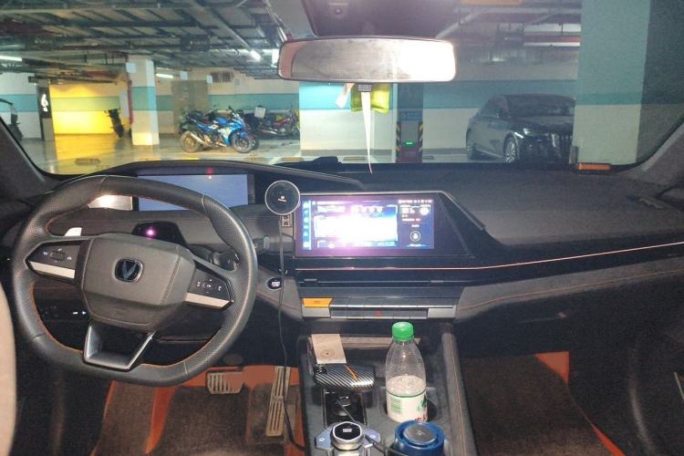 Used CHANGAN UNI-V 2022 1.5T Sport Edition Interior 2