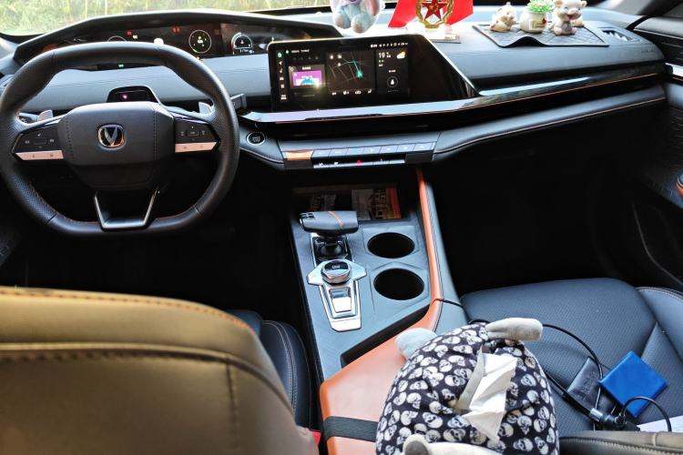 Used CHANGAN UNI-V 2022 1.5T Prestige Version Interior 2