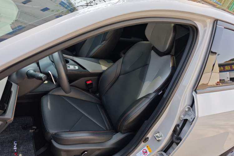 Used CHANGAN UNI-V 2022 1.5T Prestige Version Interior 2