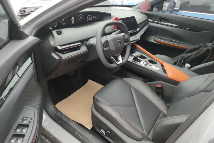 Used CHANGAN UNI-V 2022 1.5T Prestige Version Interior 3