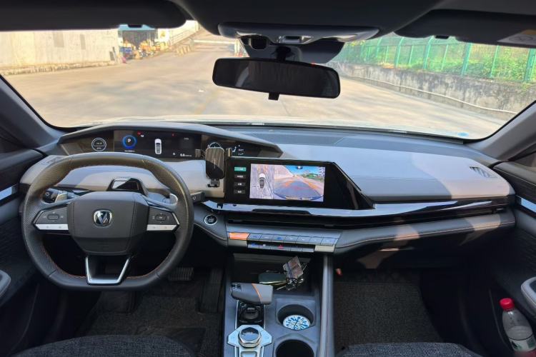 Used CHANGAN UNI-V 2022 1.5T Prestige Version Interior 4