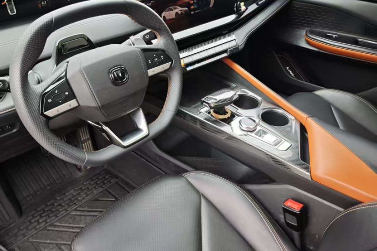 Used CHANGAN UNI-V 2022 1.5T Prestige Version Interior 5