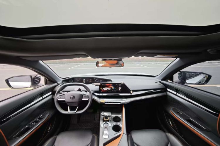 Used CHANGAN UNI-V 2022 1.5T Prestige Version Interior 8