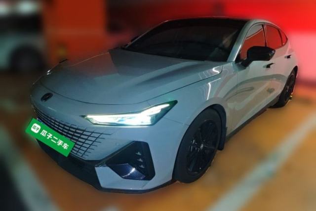 Ojetý CHANGAN UNI-V 2022 1.5T Prestige Version